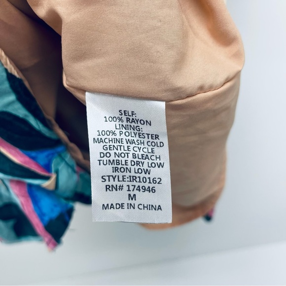 Hailey & Co Women’s Tropical Romper Multicolor  Floral Vacation Outfits Size M - Picture 7 of 8